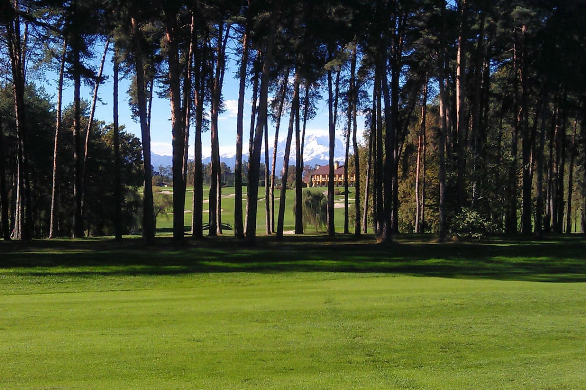 Golf Club Castelconturbia Red/Yellow cover image