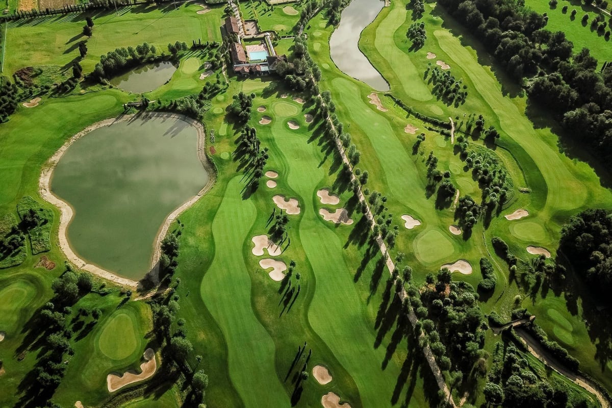 Golf Club Le Pavoniere cover image