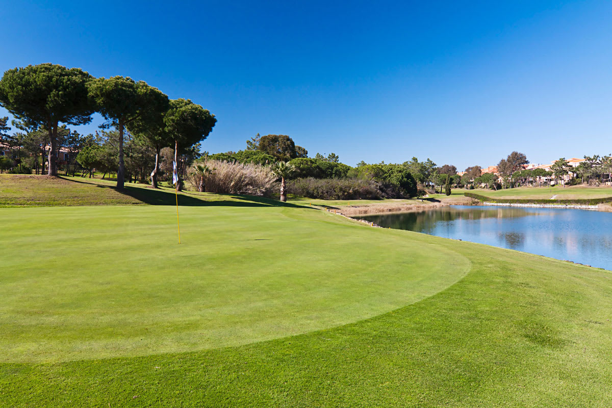 Hotel Islantilla Golf Resort - Amarillo/Verde cover image