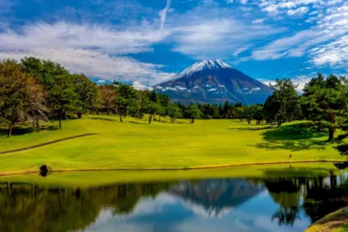 Kawaguchiko Country Club (East+West) cover image