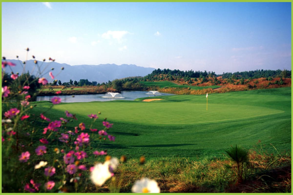 Kunming Hot Spring Golf Club cover image