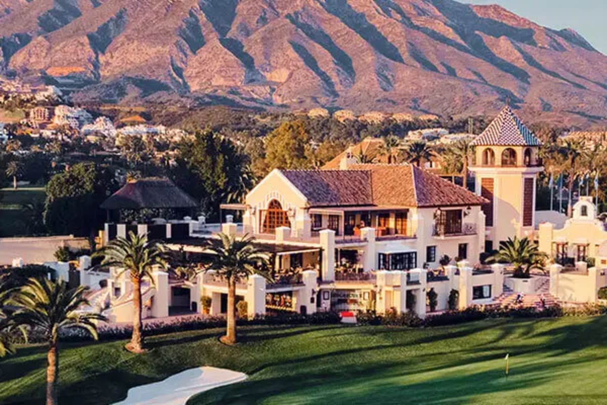 Los Naranjos Golf Club cover image