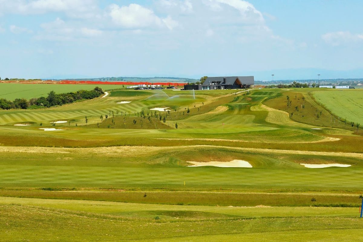 Red Oak Golf Club Nitra cover image