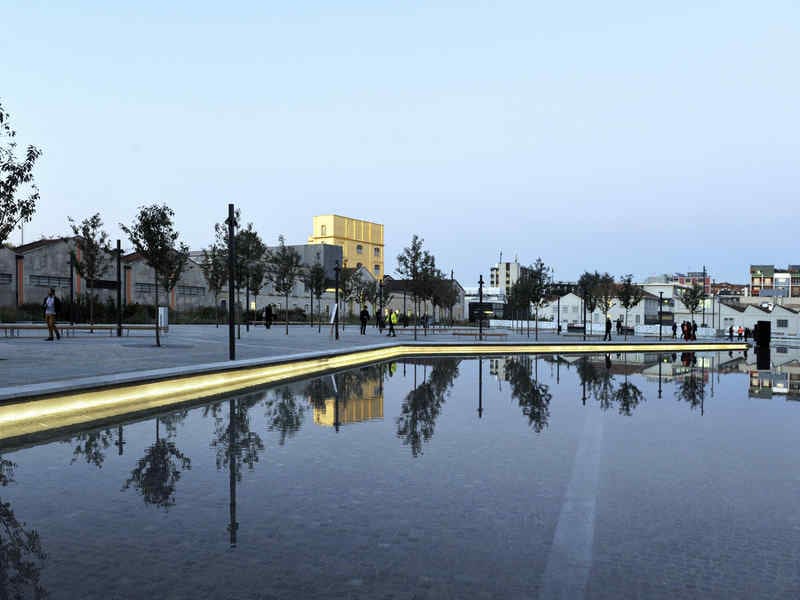 Piazza Adriano Olivetti a Milano, seconda strada a destra