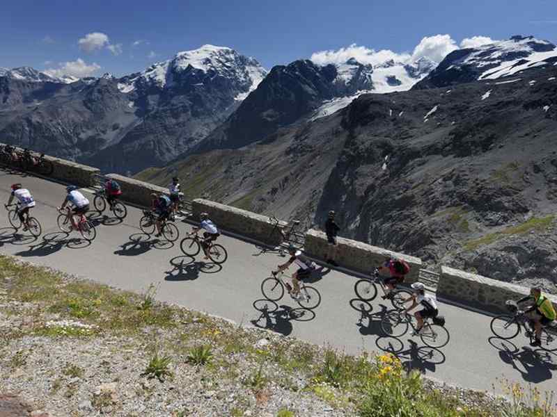 bicicletta elettrica a prato dello stelvio