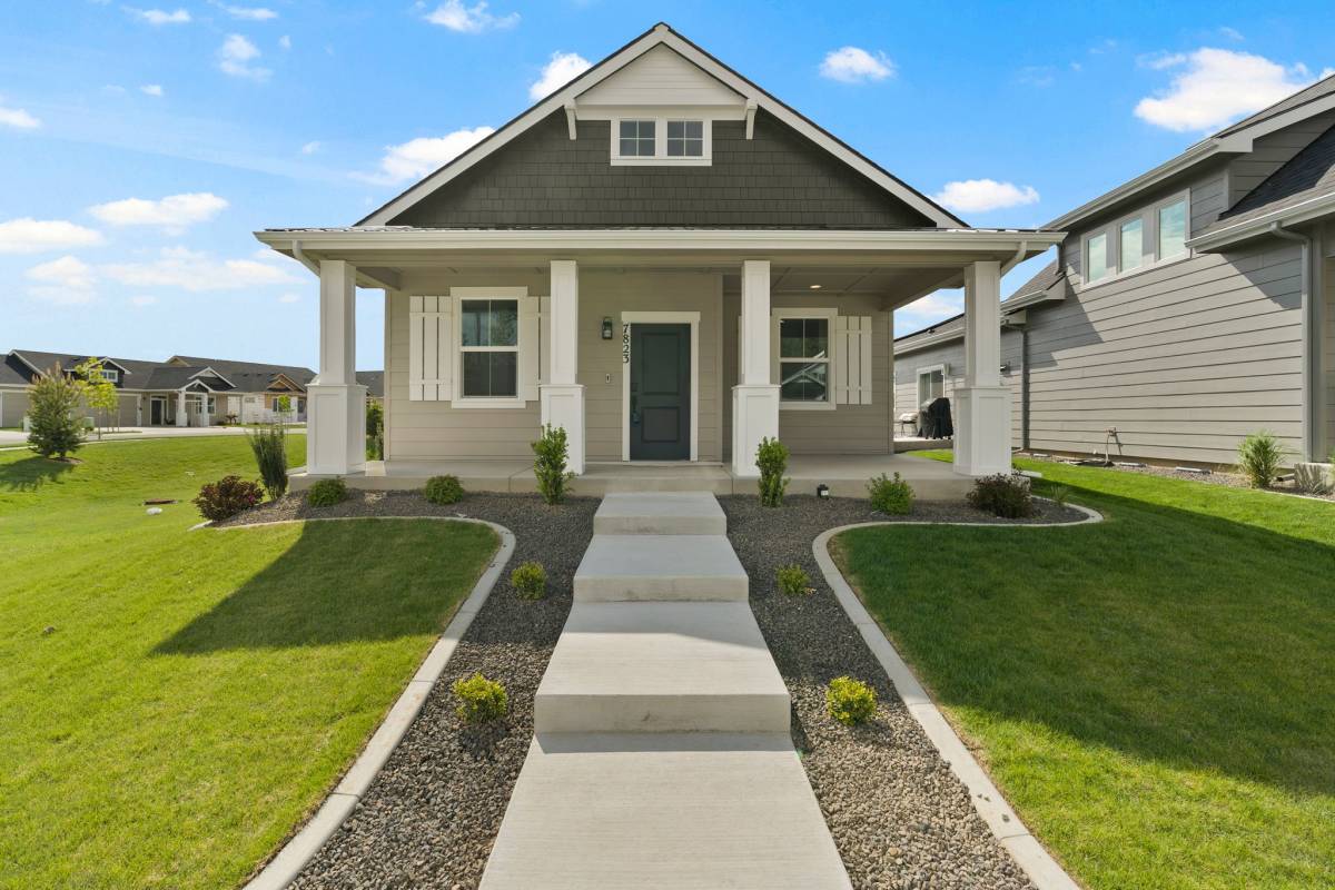 7823 N Girard Cir