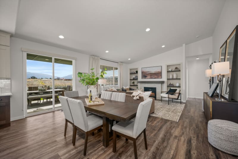 14-22521 E Penrose Ln-014.jpg