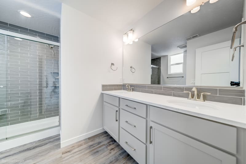 29 - Oak Harbor - TRU 2670 N Allenby Lane - Master Bath.jpg