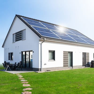 Neues Solardach fürs Haus. Nachhaltige Zukunftsinvestition.