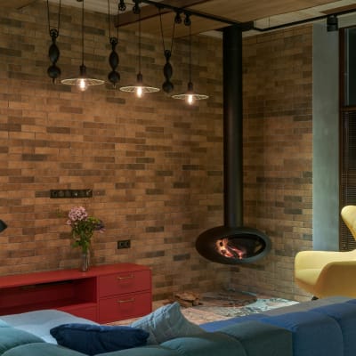 Designer Kaminofen in einem Wohnzimmer