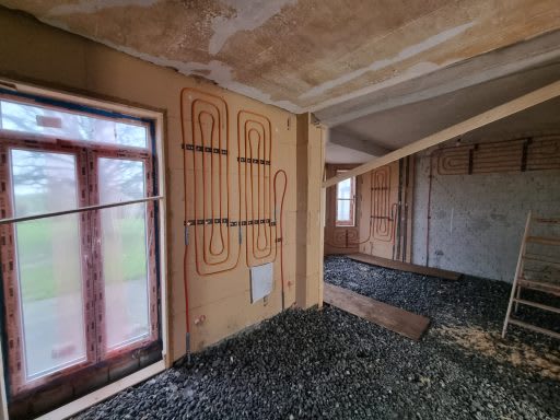 Innendämmung mit Wandheizung, Fußboden gedämmt mit Glasschaumschotter | © Bauausführung Vonnekold