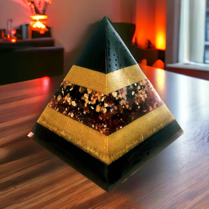 Orgonit Pyramid Elite Shungit XXL | © ArtisanGifts