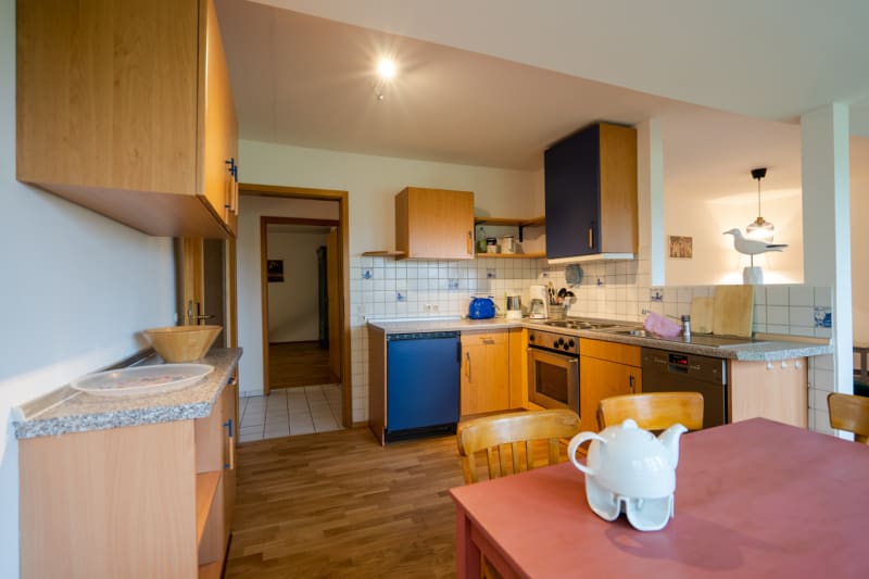 Küche der Ferienwohnung Klaar Kimming | © Hof Edenswarf - Fotograf Sören Lang