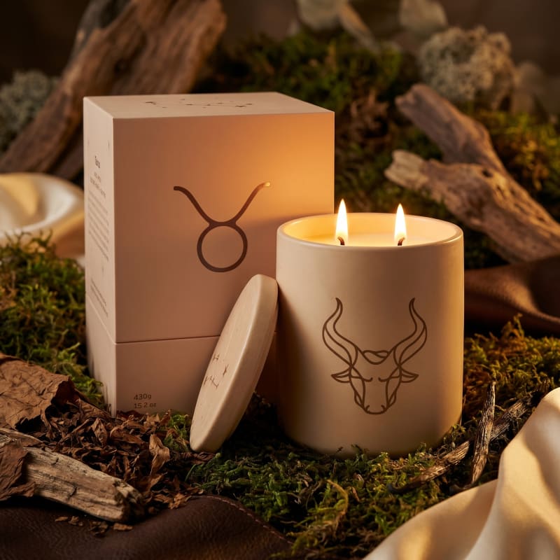 Naliri Duftkerze mit Sternzeichen Stier | © Naliri
