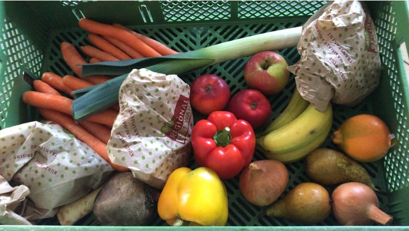 Gemüsekiste mit Obst und Gemüse der Saison | © Gemüsegärtnerei Breklingfeld Höft & Johannsen GbR