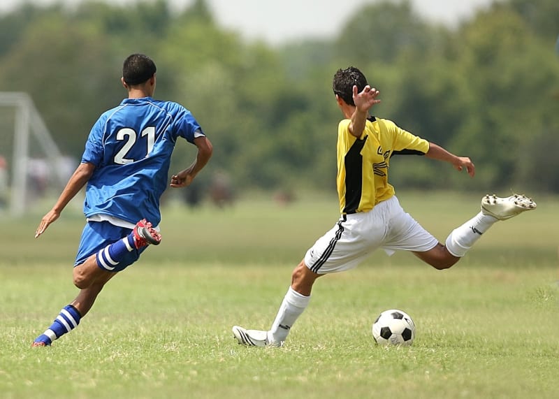 Männer beim Fussballspielen