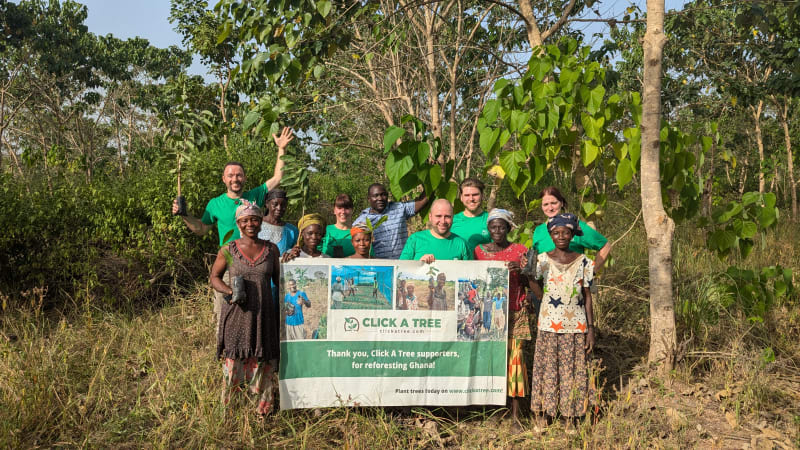 Click A Tree Team pflanzt Bäume in Ghana, sorgt für Wiederaufforstung im Kampf gegen den Klimawandel | © Click A Tree
