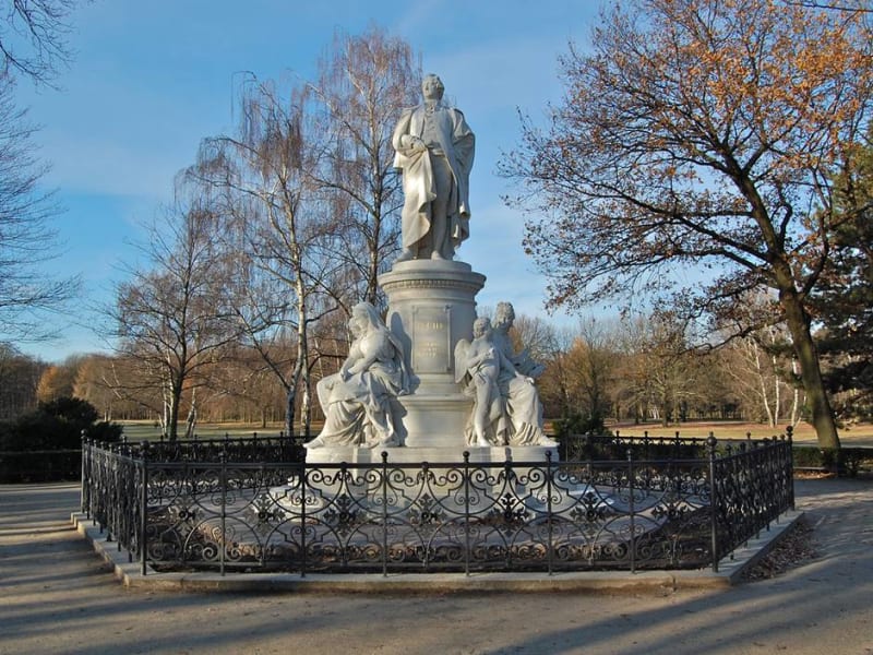 Goethe-Denkmal im Berliner Tiergarten mit neu angefertigter schmiedeeiserner Einfriedung | © Hofschmiede Dahlem (Fotos: Mike Wolff, Torsten Theel)