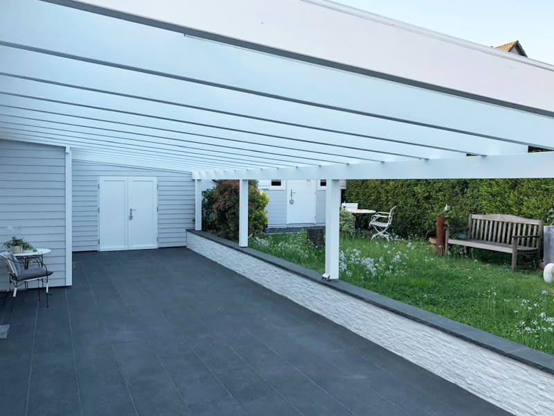 Überdachung als Beispiel für einen Carport | © Rosenthal Holzhaus