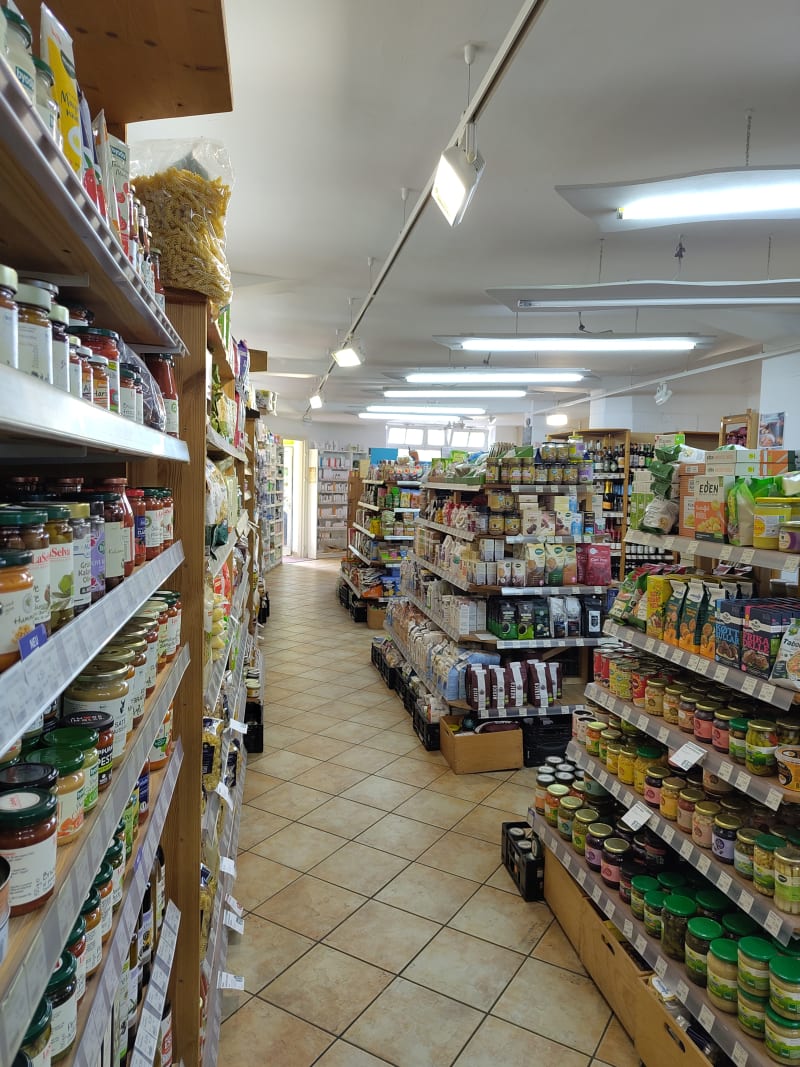 Regale mit Naturkost-Produkten im Bioladen am Hammer Park | © Bioladen am Hammer Park