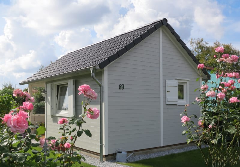 Gartenhaus Daun mit Rosenbepflanzung | © Rosenthal Holzhaus