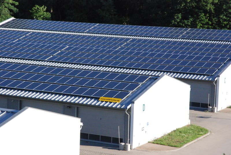 Referenz: Photovoltaik auf den Carports der Polizei Potsdam | © SolarstromBerlin