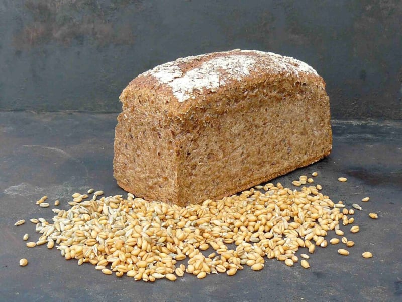 Brot der Essener aus Weizen- und Roggensprossen mit Dinkel und Leinsaat von Lew Bio | © LEW BIO