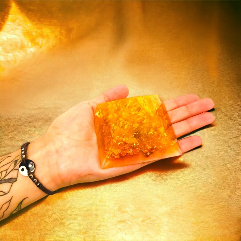 Orgonit Pyramid Magic Stone Gold | © ArtisanGifts