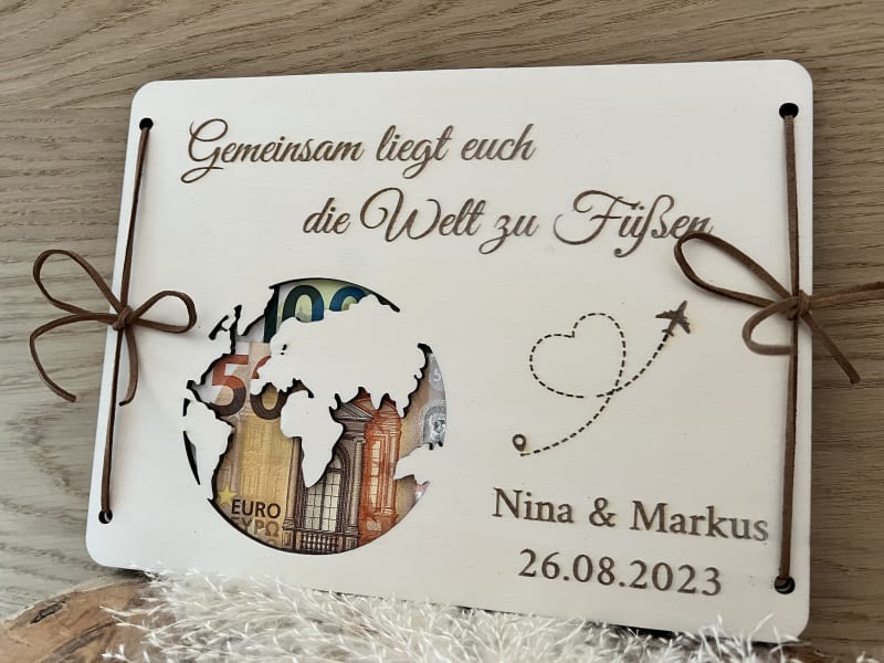 Personalisiertes Hochzeitsgeschenk: Geldgeschenk für Flitterwochen | © Tgkreativ