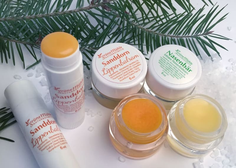 Sanddorn-Pflegeserie der Grünen Mühle mit Lippenbalsam und Cremes | © GRÜNE MÜHLE Naturkosmetik®