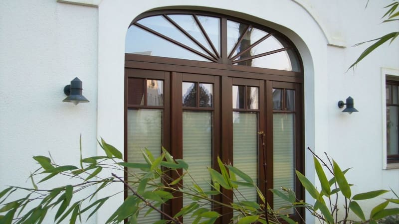 Holz-Bogenfenster: denkmalgerechte Fenstersanierung | © Natürliche Lebensräume Bauplanungsbüro Marx
