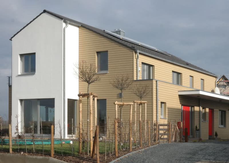 Einfamilienhaus mit Einliegerwohnung in Leichlingen, Ansicht von der Straße | © Rosenthal Holzhaus