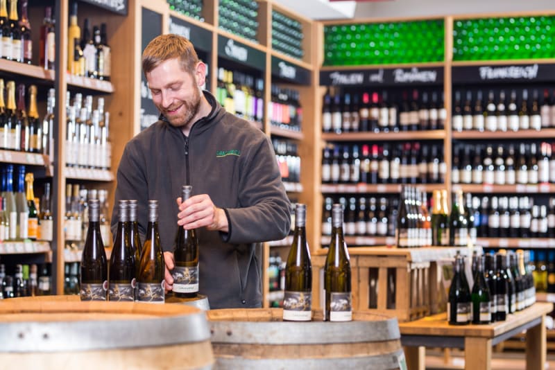 Unsere große Weinsortiment in der Ziegelstraße | © EVG Landwege eG und André Walther