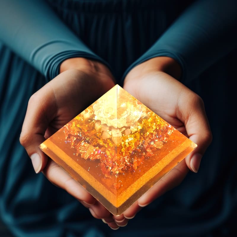 Orgonit Pyramid Ohm Sunshine Aura | © ArtisanGifts