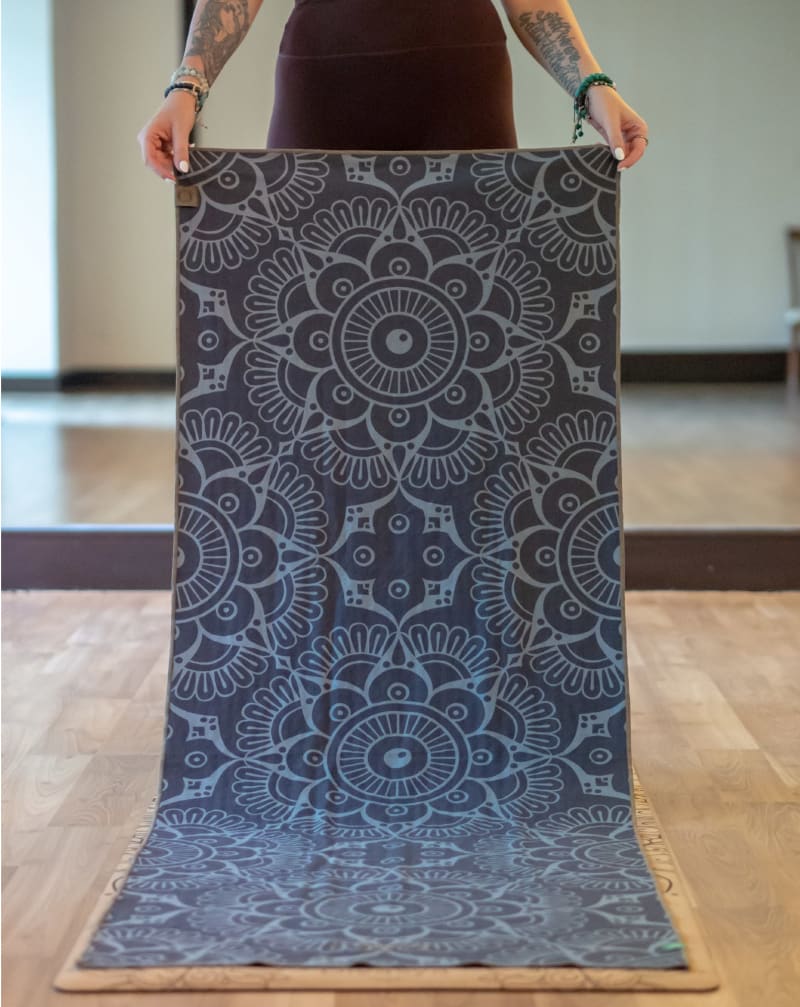 Yoga Handtücher Black Paisley | © Divasya