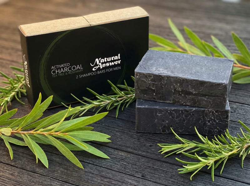 Aktivkohle, Teebaum und Rosmarin Shampoo Bar | © Natural Answer