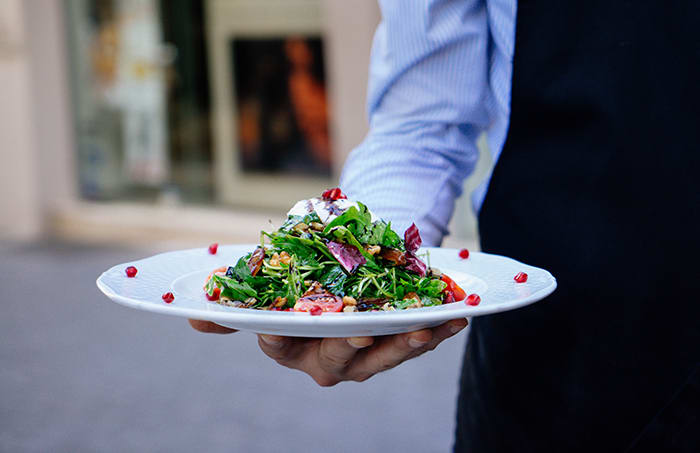 Leckerer Salat mit Radicchio und Balsamicoessig Lefteris kallergis / Unsplash