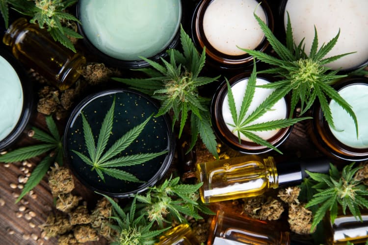 Cannabis-Kosmetiköl und medizinisches Marihuana null