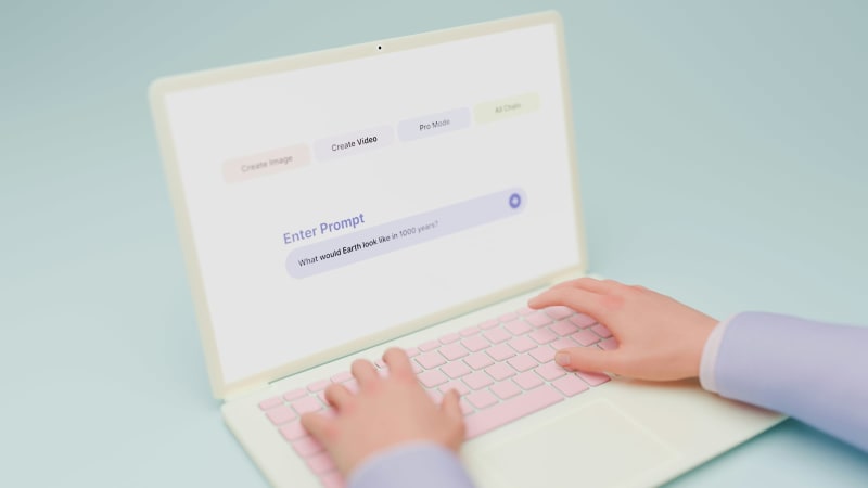 Hände tippen auf einem hellen Laptop mit KI-Eingabefeld © A Chosen Soul / Unsplash+