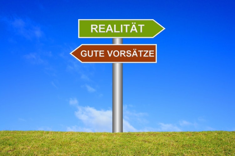 Fitnessgeräte vor dunklem Hintergrund – Von nun an gesund null