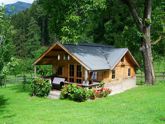 small-wooden-house-gdad3bb53f_1280.jpg null
