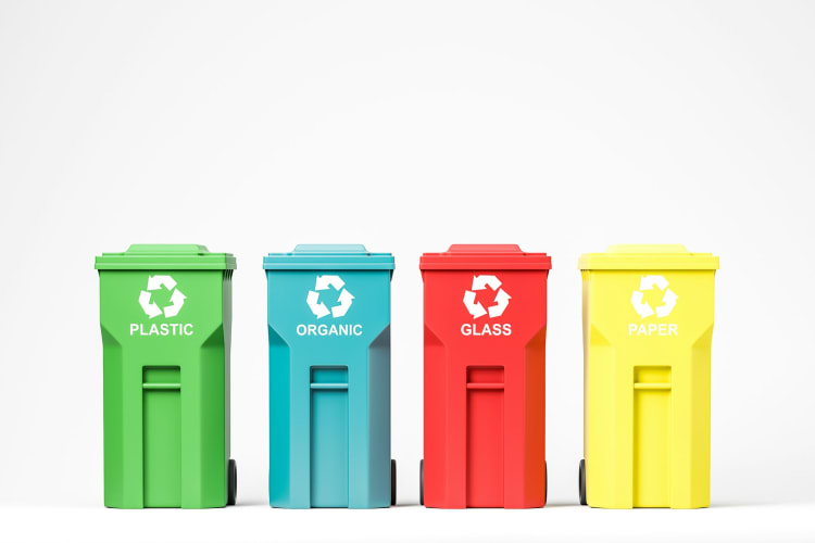 Recyclingsystem verschiedene Tonnen für recyelbare Materialien null