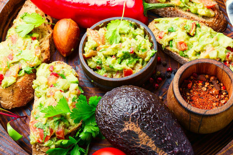 Traditionelle mexikanische Guacamole- und Avocado-Sandwiches