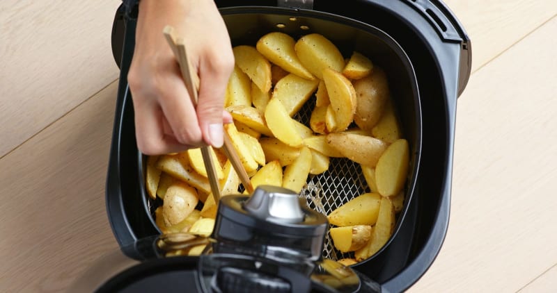 Heißluftfritteuse mit Kartoffelecken null
