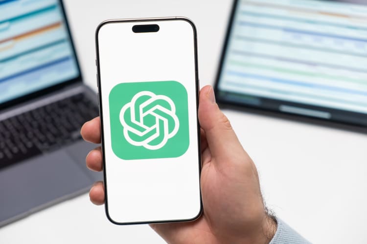 ChatGPT-Logo auf einem Smartphone