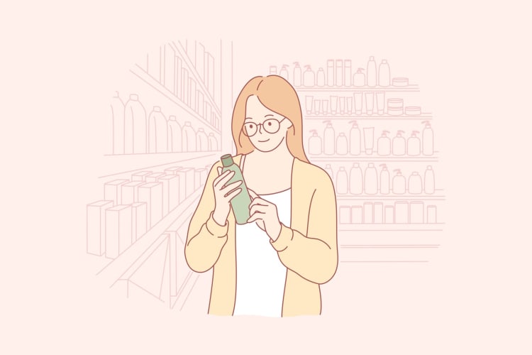 Einkaufen, Schönheit, Öko-Kosmetik-Konzept. Cartoonfigur einer jungen, fröhlichen Verkäuferin oder Einkäuferin, die im Laden eine Flasche mit verschiedenen Pflegeprodukten in der Hand hält. Auswahl von Hautpflege- und ökologischen Make-up-Produkten.