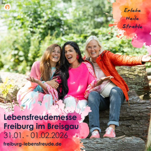 Drei Damen sitzend und begeistert von den Lebensfreude Messen Lebensfreude Messen und Event UG