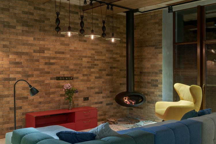 Designer Kaminofen in einem Wohnzimmer