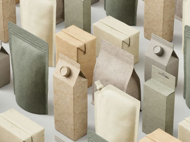 Verschiedene Verpackungen aus Papier und Karton ohne Aufdruck © Igor Omilaev / Unsplash+