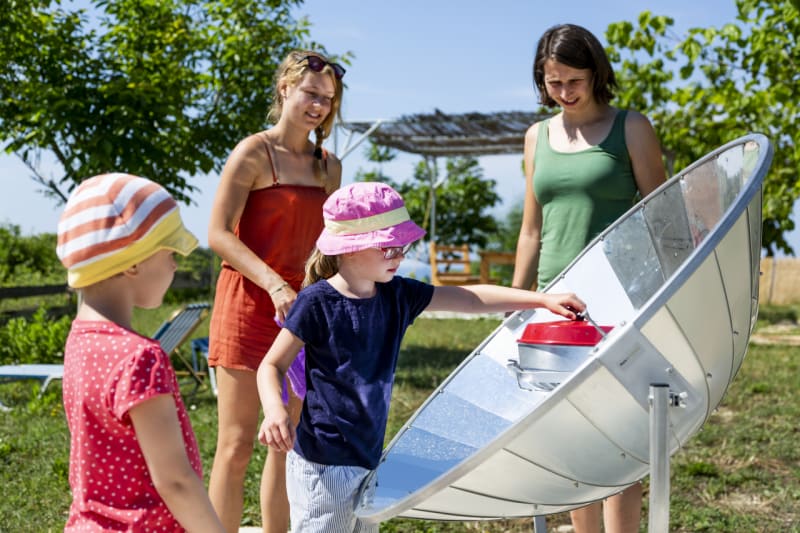 Spielende Kinder vom Reiseveranstalter ReNatour